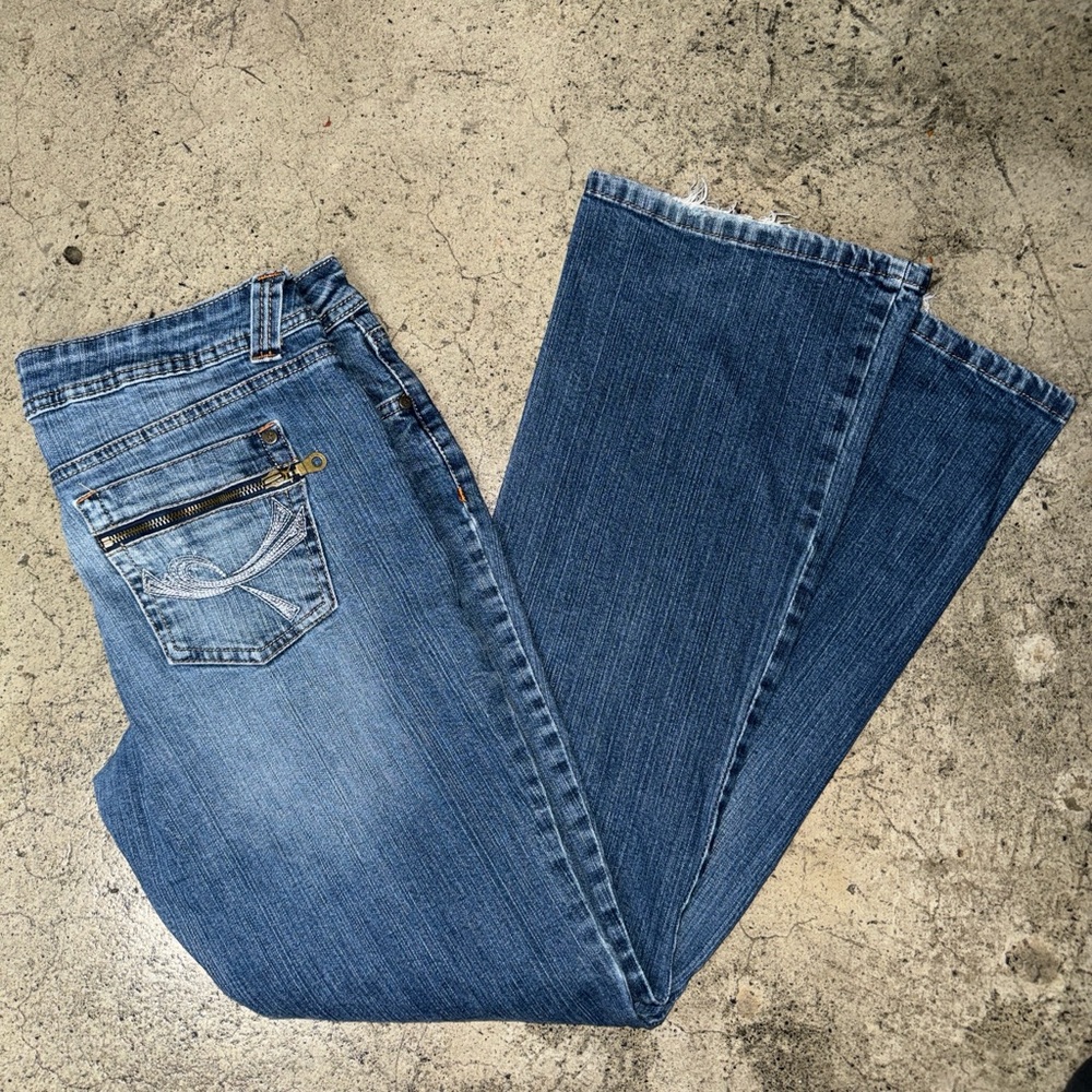 **Vintage LEI Y2K Women’s Low Rise Boot Cut Ashley Trouble flare jeans